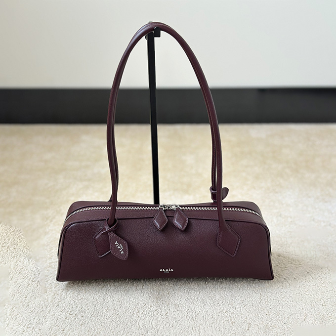 alaïa le teckel long handle barrel shoulder handbag